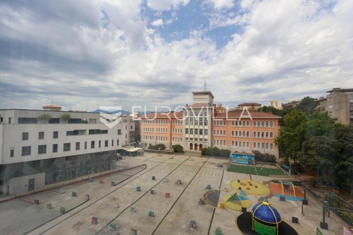 Rijeka, Centar, odličan trosoban stan 60 m² s garažnim parkirnim mjestom