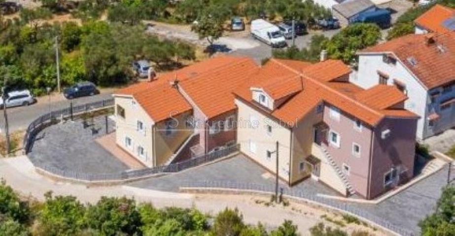 Miholašćica, Otok Cres - Dvije kuće, 500 m2