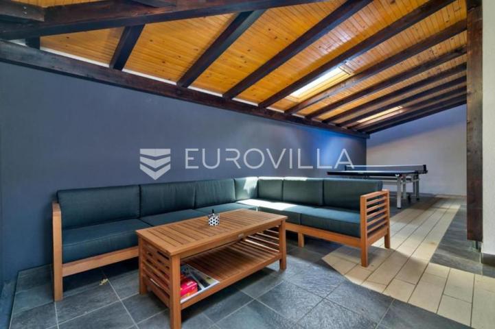 Dramalj, dvosoban stan 45 m², natkrivena terasa 55 m²