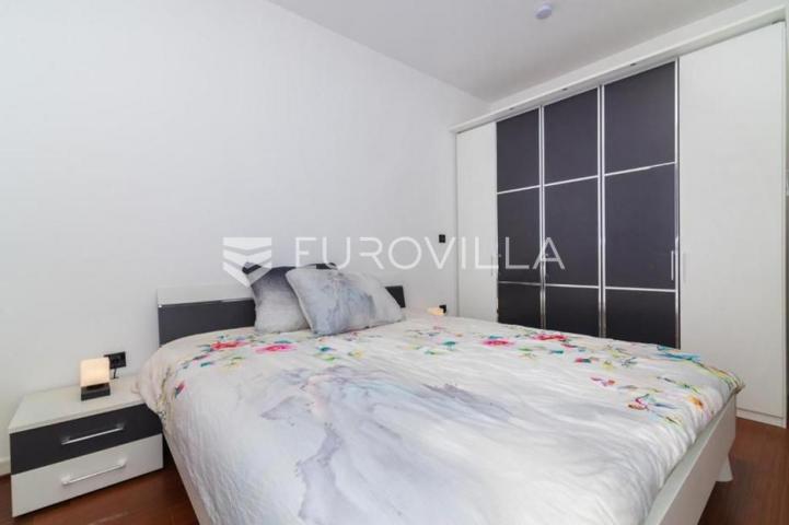 Dramalj, dvosoban stan 45 m², natkrivena terasa 55 m²