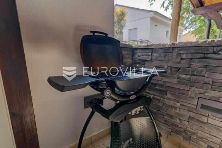 Dramalj, dvosoban stan 45 m², natkrivena terasa 55 m²