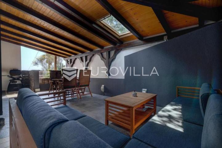 Dramalj, dvosoban stan 45 m², natkrivena terasa 55 m²