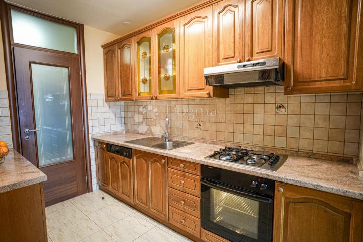 ROVINJ – PRILIKA! Odličan stan na odličnoj lokaciji 