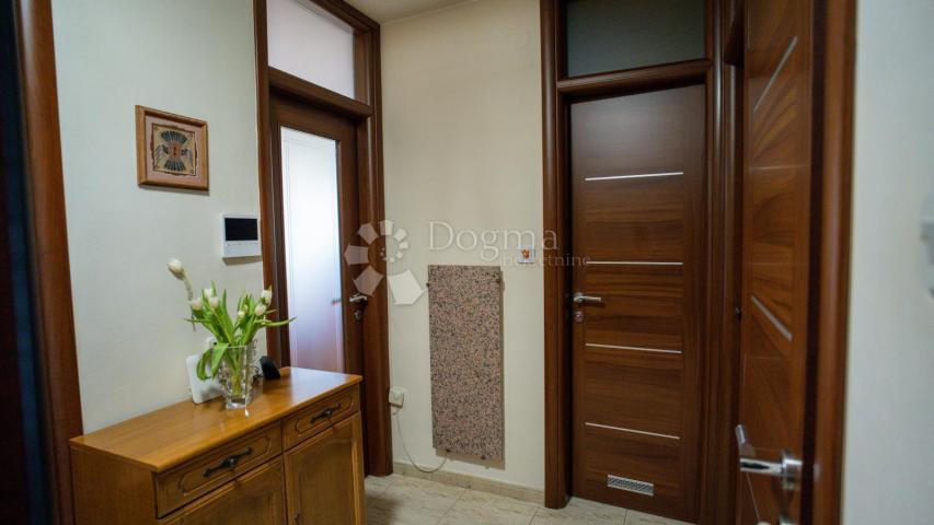 ROVINJ – PRILIKA! Odličan stan na odličnoj lokaciji 