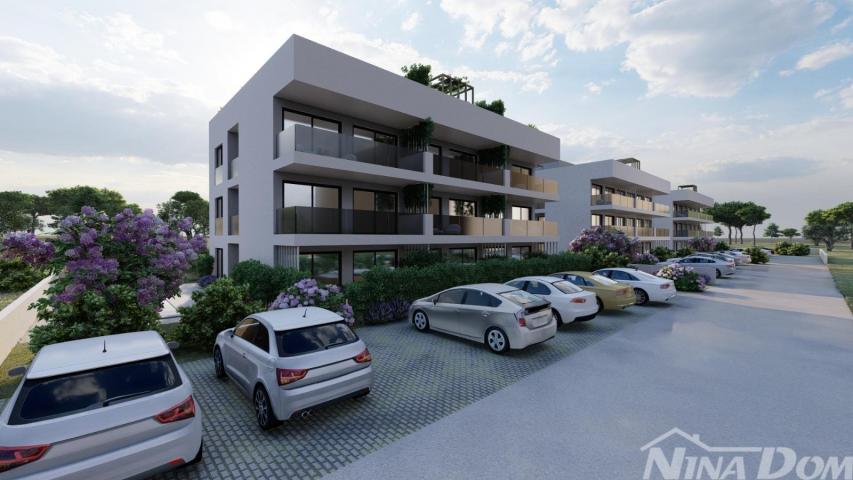 PRIVLAKA DALMACIJA- GRAĐEVINSKO ZEMLJIŠTE S PRAVOMOĆNOM DOZVOLOM ZA APARTMANSKI KOMPLEKS - DRUGI RED