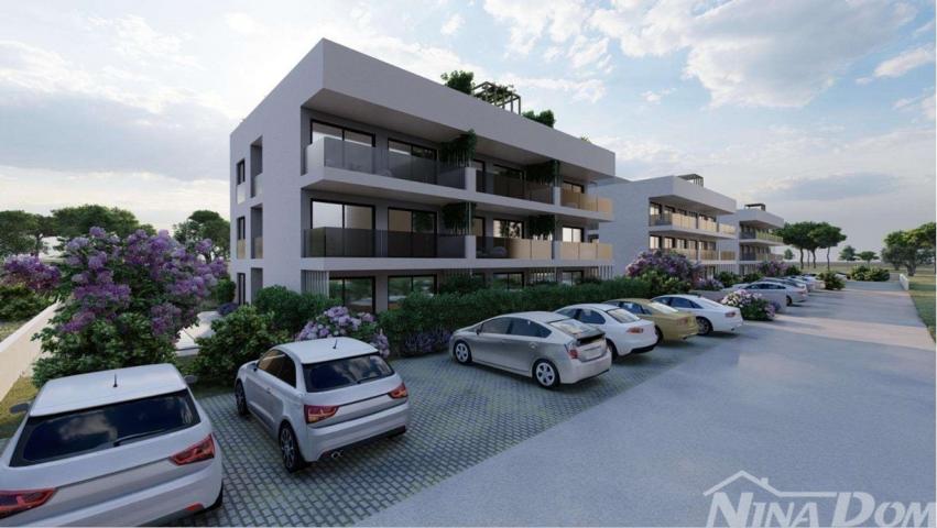 PRIVLAKA DALMACIJA- GRAĐEVINSKO ZEMLJIŠTE S PRAVOMOĆNOM DOZVOLOM ZA APARTMANSKI KOMPLEKS - DRUGI RED