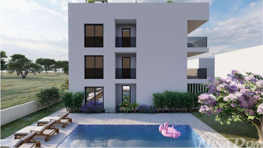 PRIVLAKA DALMACIJA- GRAĐEVINSKO ZEMLJIŠTE S PRAVOMOĆNOM DOZVOLOM ZA APARTMANSKI KOMPLEKS - DRUGI RED