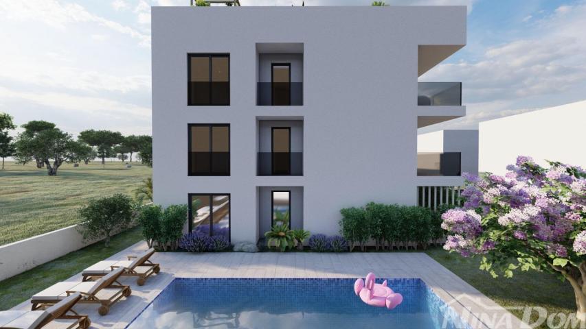 PRIVLAKA DALMACIJA- GRAĐEVINSKO ZEMLJIŠTE S PRAVOMOĆNOM DOZVOLOM ZA APARTMANSKI KOMPLEKS - DRUGI RED