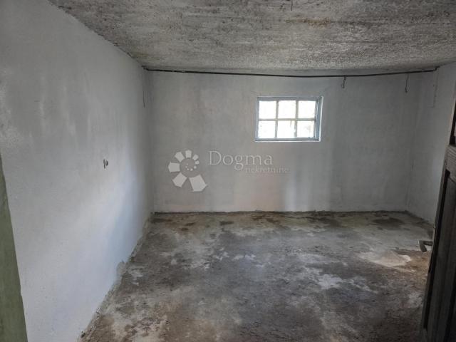 PRODAJA, Kuća, Vezišće, NKP 210 m2 sa okućnicom i zemljištem 2898 m2