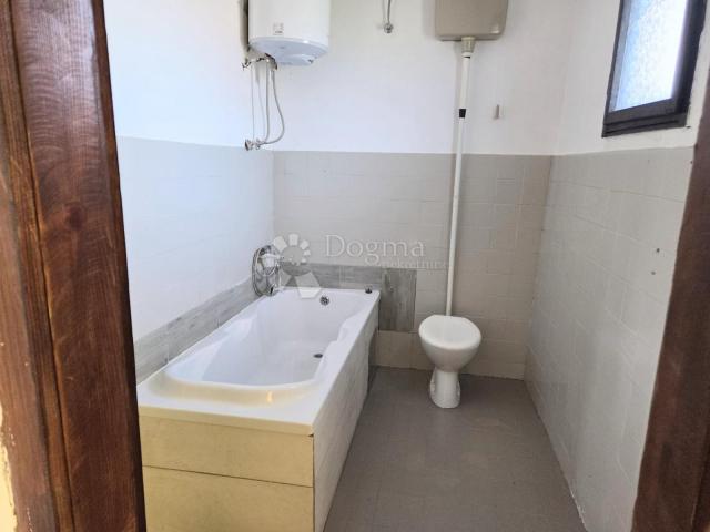 PRODAJA, Kuća, Vezišće, NKP 210 m2 sa okućnicom i zemljištem 2898 m2