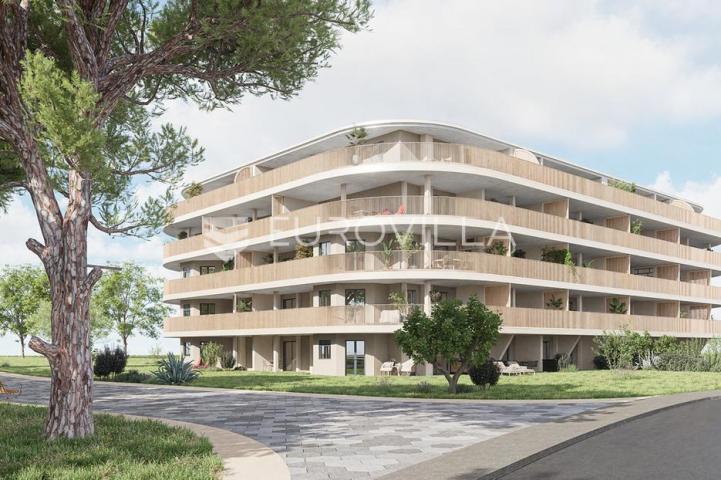 Istra, Umag, moderan dvosoban stan s impresivnom terasom, S203