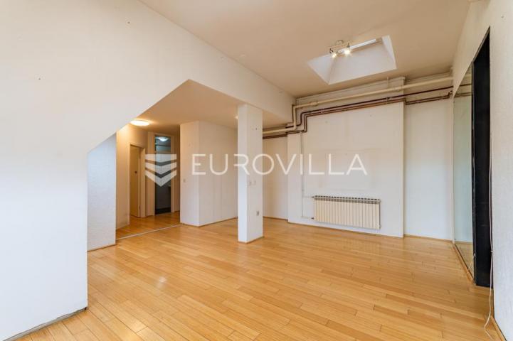 Varaždin, Centar, prostrani trosoban stan površine 82 m² s očaravajućim pogledom