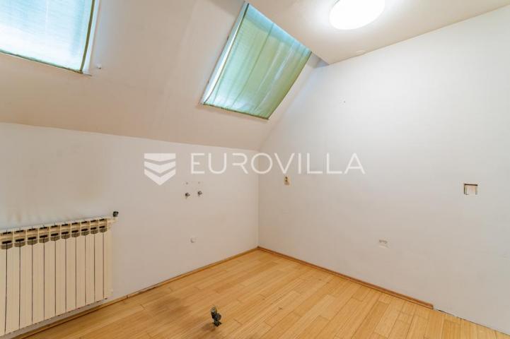 Varaždin, Centar, prostrani trosoban stan površine 82 m² s očaravajućim pogledom