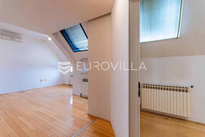 Varaždin, Centar, prostrani trosoban stan površine 82 m² s očaravajućim pogledom