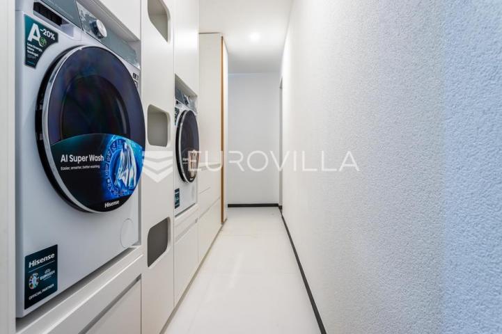 Vodice, vrhunski opremljena i namještena luksuzna novoizgrađena vila