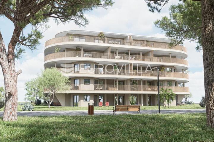 Istra, Umag, elegantan stan s velikom terasom i parkirnim mjestom, S202