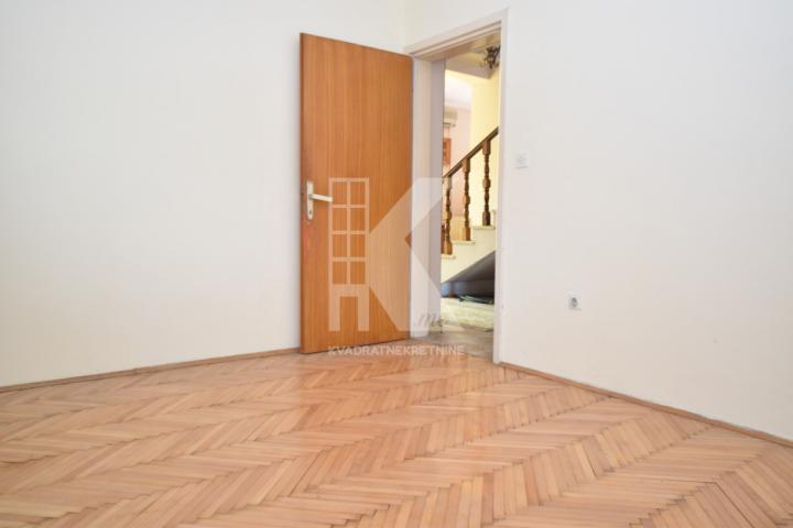 Prodaja, Kuća, Podgorica, Dahna, 240m2