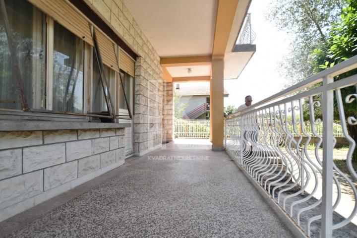 Prodaja, Kuća, Podgorica, Dahna, 240m2