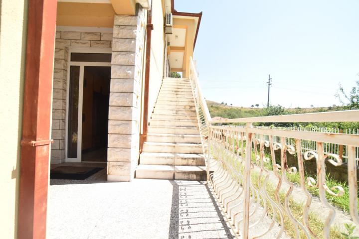Prodaja, Kuća, Podgorica, Dahna, 240m2