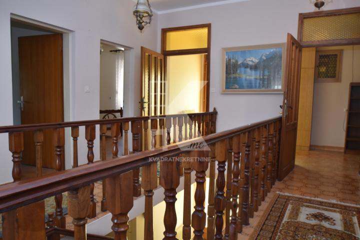 Prodaja, Kuća, Podgorica, Dahna, 240m2