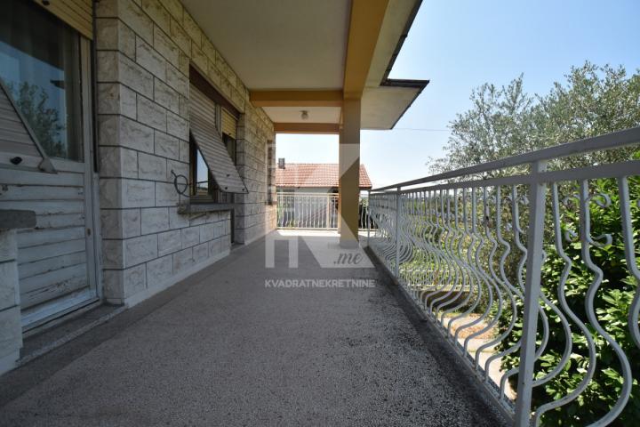 Prodaja, Kuća, Podgorica, Dahna, 240m2