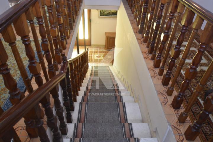 Prodaja, Kuća, Podgorica, Dahna, 240m2