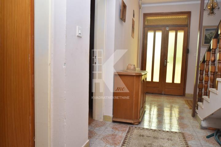 Prodaja, Kuća, Podgorica, Dahna, 240m2