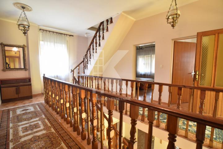 Prodaja, Kuća, Podgorica, Dahna, 240m2