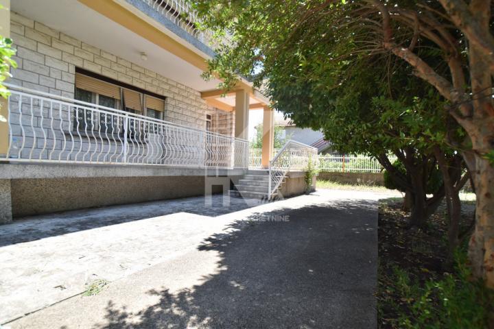 Prodaja, Kuća, Podgorica, Dahna, 240m2