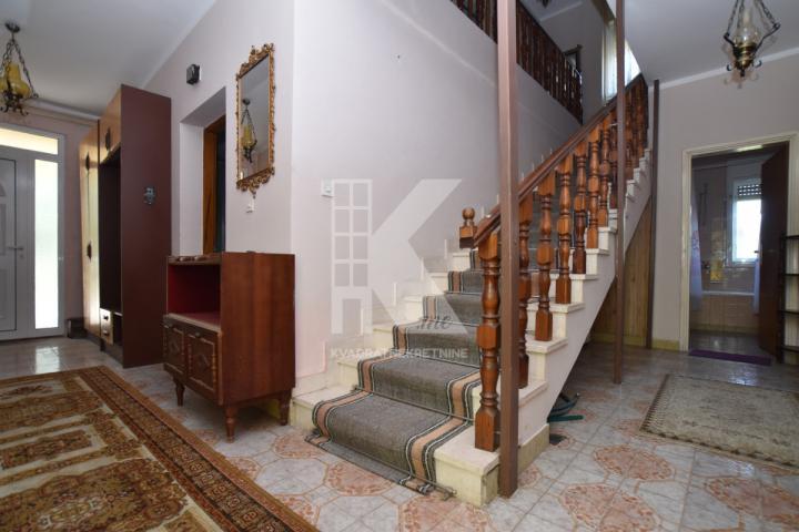 Prodaja, Kuća, Podgorica, Dahna, 240m2