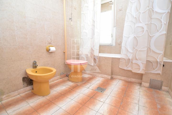 Prodaja, Kuća, Podgorica, Dahna, 240m2