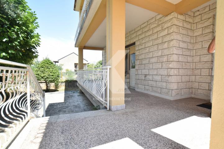 Prodaja, Kuća, Podgorica, Dahna, 240m2
