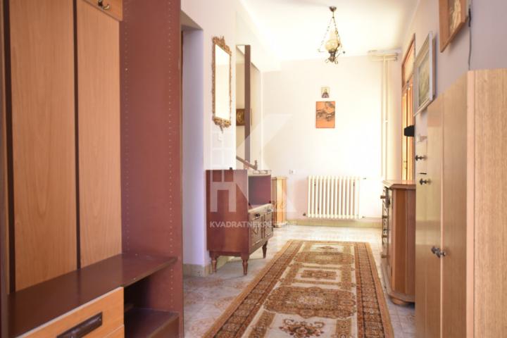 Prodaja, Kuća, Podgorica, Dahna, 240m2