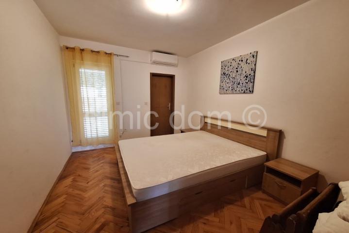 Dvosoban stan s pogledom, Duće