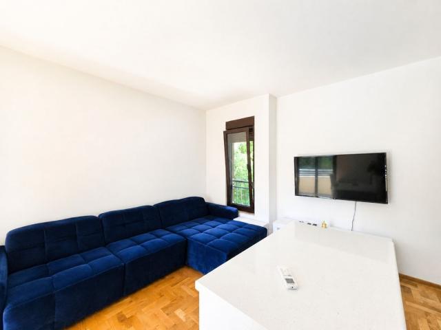 Prodaja novog, opremljenog dvosobnog stana 58m² – Bečići