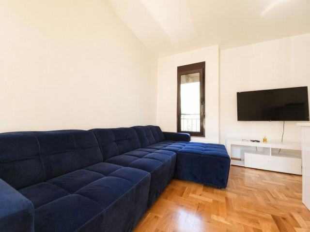 Prodaja novog, opremljenog dvosobnog stana 58m² – Bečići