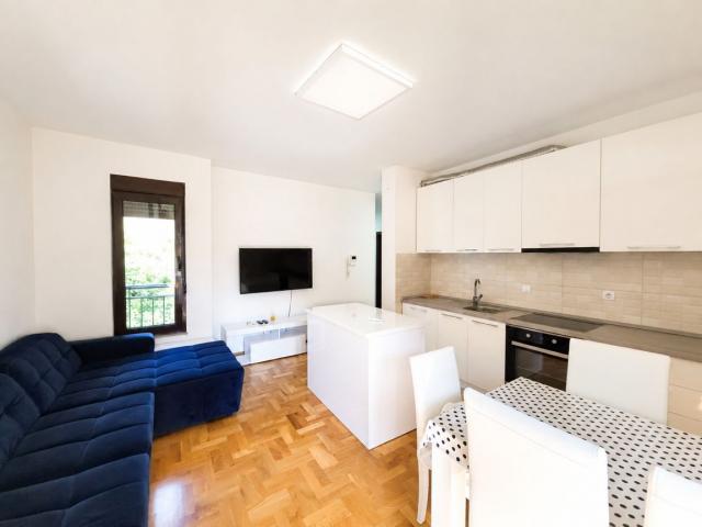 Prodaja novog, opremljenog dvosobnog stana 58m² – Bečići