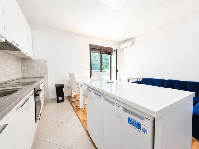 Prodaja novog, opremljenog dvosobnog stana 58m² – Bečići