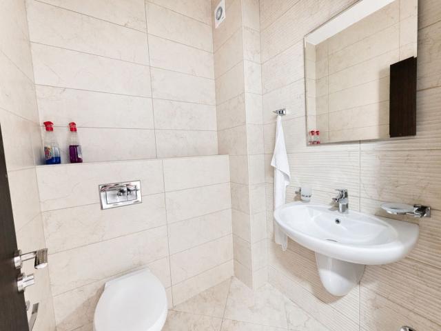 Prodaja novog, opremljenog dvosobnog stana 58m² – Bečići
