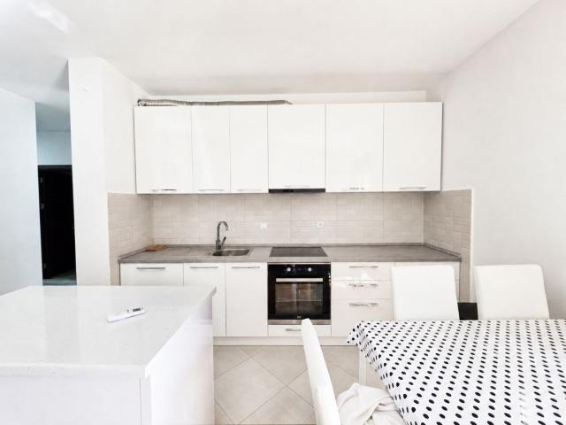 Prodaja novog, opremljenog dvosobnog stana 58m² – Bečići