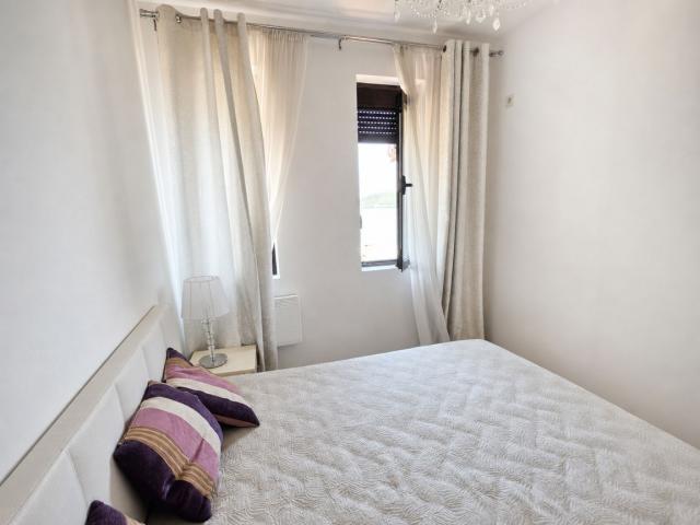 Jednosoban stan sa direktnim pogledom na more 45m² – prva linija, Rafailovići