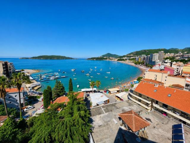 Dvosoban stan sa direktnim pogledom na more 68m² – prva linija, Rafailovići