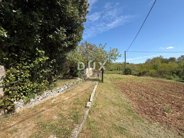 ISTRA, GRAČIŠĆE - Kuća s građevinskim zemljištem