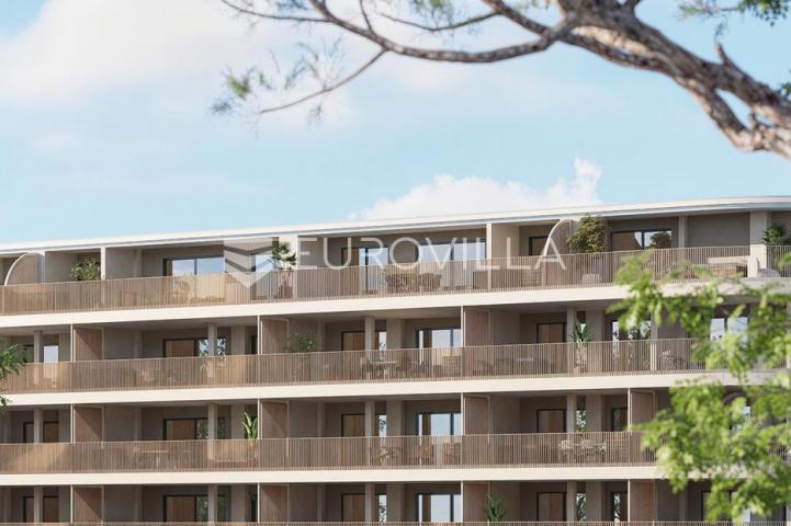 Istra, Umag, elegantan stan na trećem katu s predivnom terasom, S305
