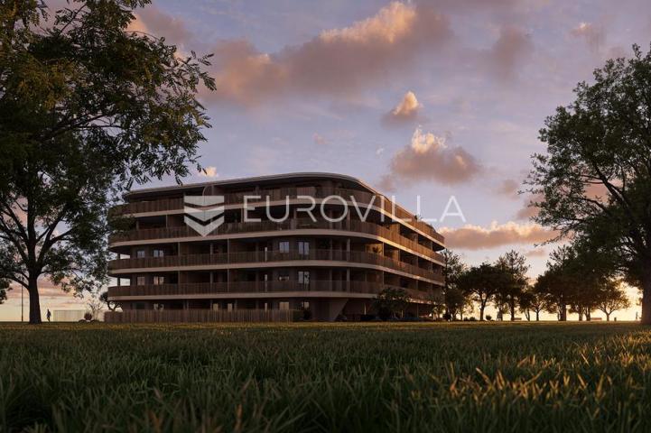 Istra, Umag, luksuzan stan s terasom i garažnim mjestom, S306