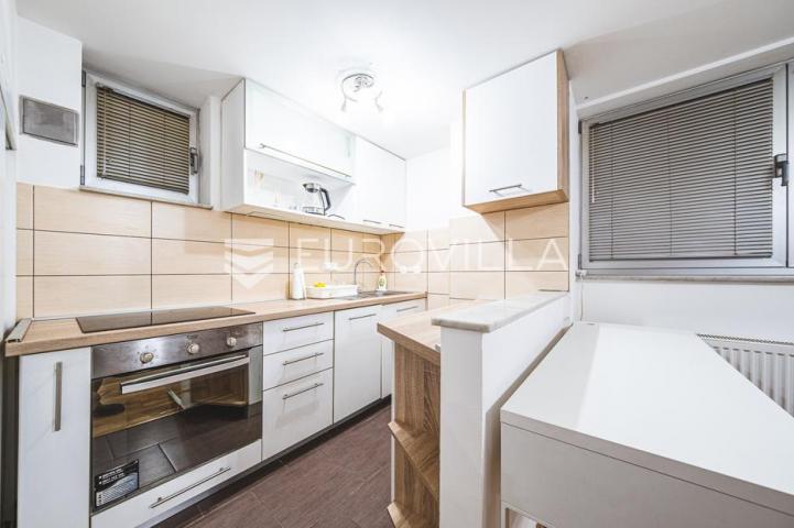 Zagreb, Centar, Draškovićeva, dvoetažan trosoban stan površine 85 m² strogi centar grada