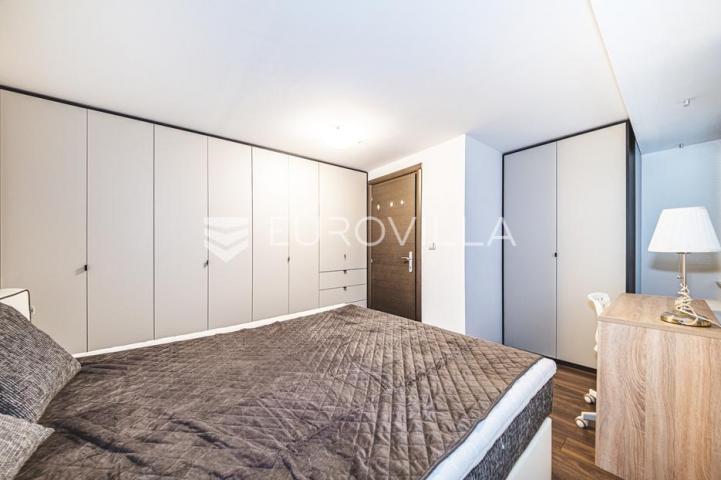 Zagreb, Centar, Draškovićeva, dvoetažan trosoban stan površine 85 m² strogi centar grada