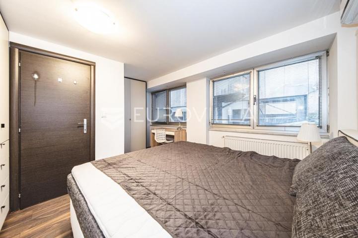 Zagreb, Centar, Draškovićeva, dvoetažan trosoban stan površine 85 m² strogi centar grada