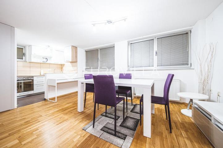 Zagreb, Centar, Draškovićeva, dvoetažan trosoban stan površine 85 m² strogi centar grada