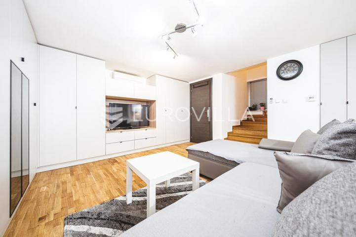 Zagreb, Centar, Draškovićeva, dvoetažan trosoban stan površine 85 m² strogi centar grada